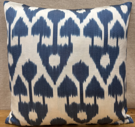 Ikat Pillow ( 40 x 40 cm )