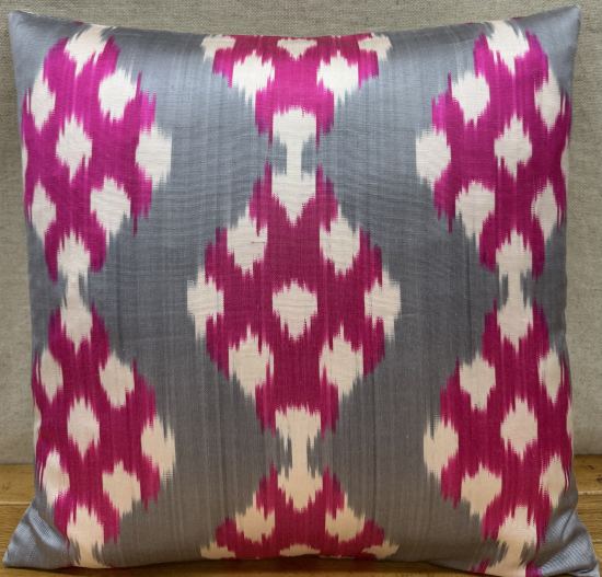 Ikat Pillow ( 40 x 40 cm )