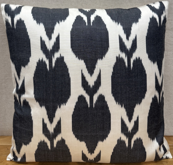 Ikat Pillow ( 50 x 50 cm ) 