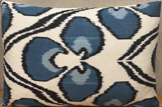 Ikat Pillow ( 40 x 60 cm )