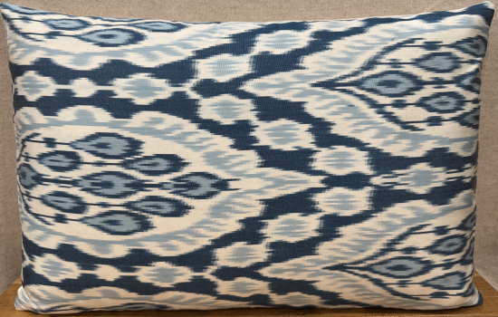 Ikat pillow ( 40 x 60 cm )