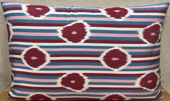Ikat Pillow ( 40 x 60 cm )