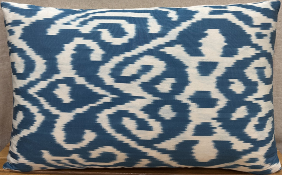 Ikat Pillow ( 40 x 60 cm )