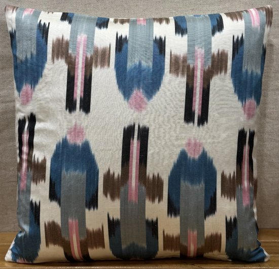 Ikat Pillow ( 40 x 40 cm )
