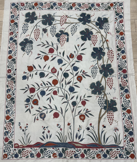 Suzani (115 x 147 cm )