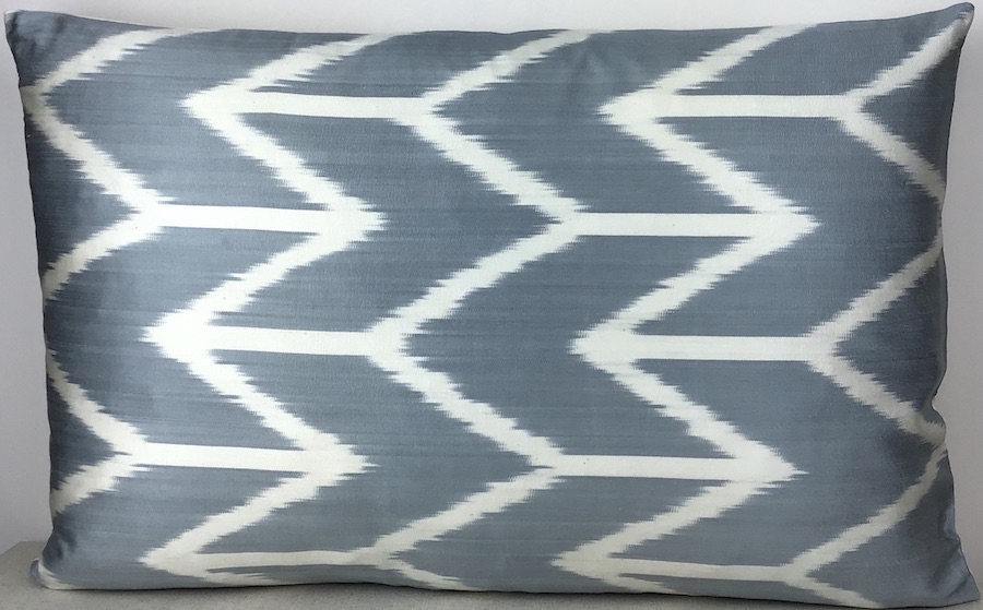 Ikat Pillow ( 40 x 60 cm )