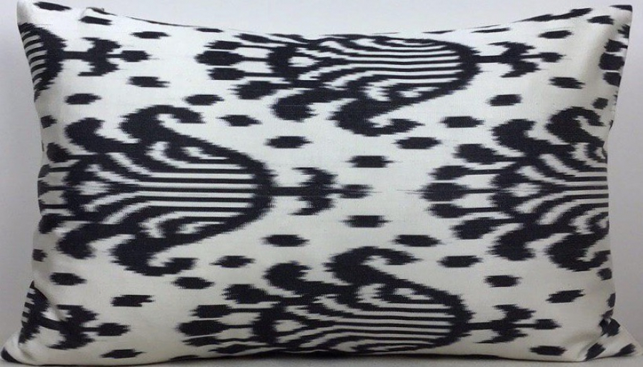 Ikat Pillow ( 40 x 60 cm )