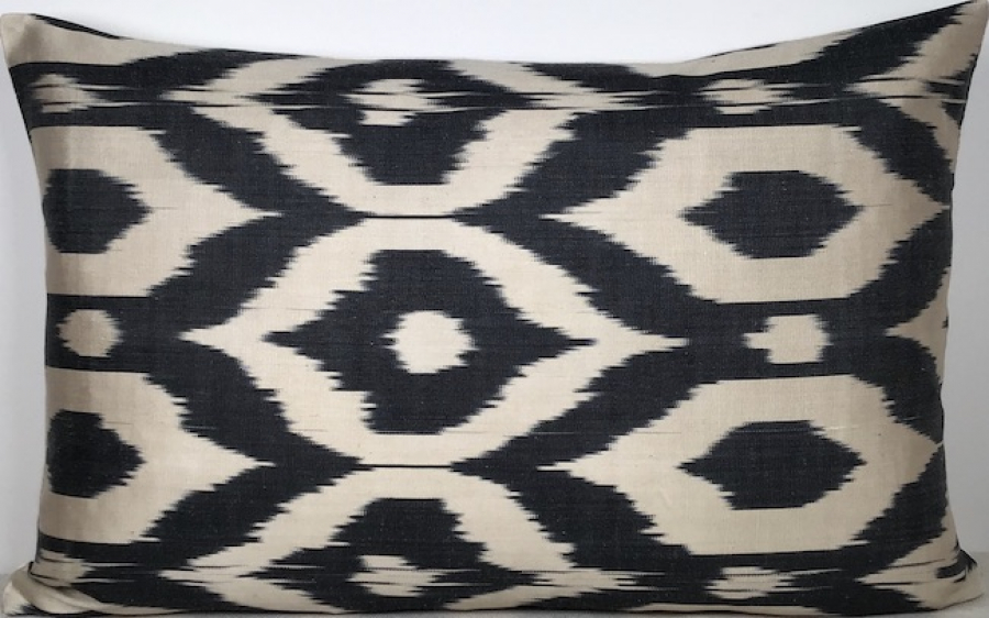 Ikat Pillow ( 40 x 60 cm )