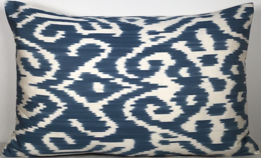 Ikat Pillow ( 40 x 60 cm )