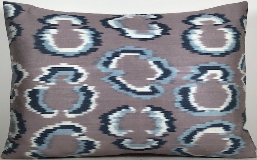 Ikat Pillow ( 40 x 60 cm )