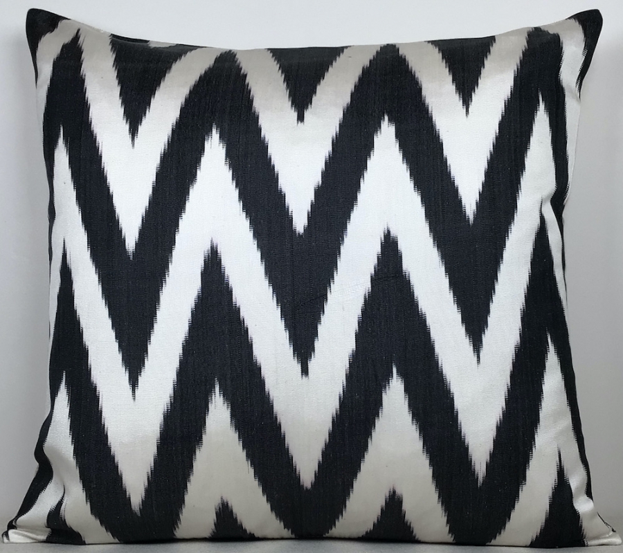 Ikat Pillow ( 50 x 50 cm ) 