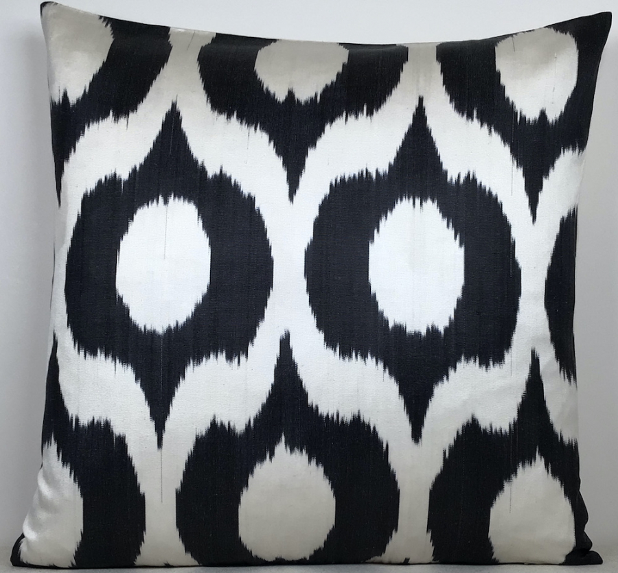 Ikat Pillow ( 50 x 50 cm ) 