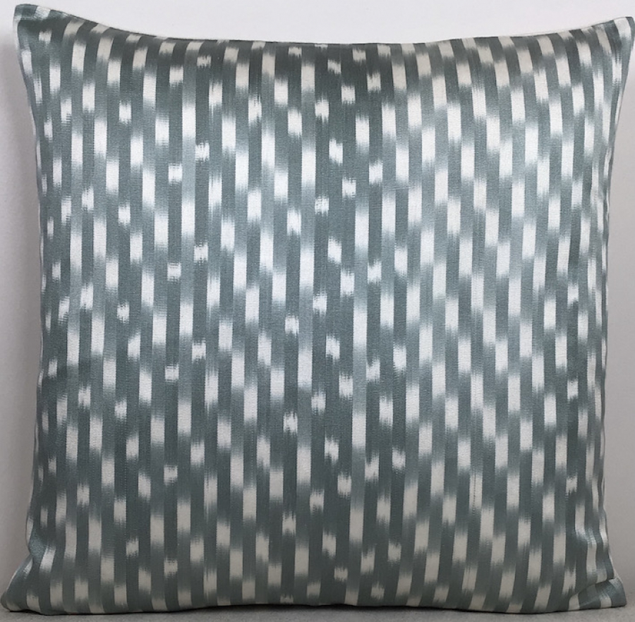 Ikat Pillow ( 40 x 40 cm )