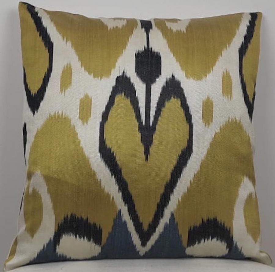 Ikat Pillow ( 40 x 40 cm )