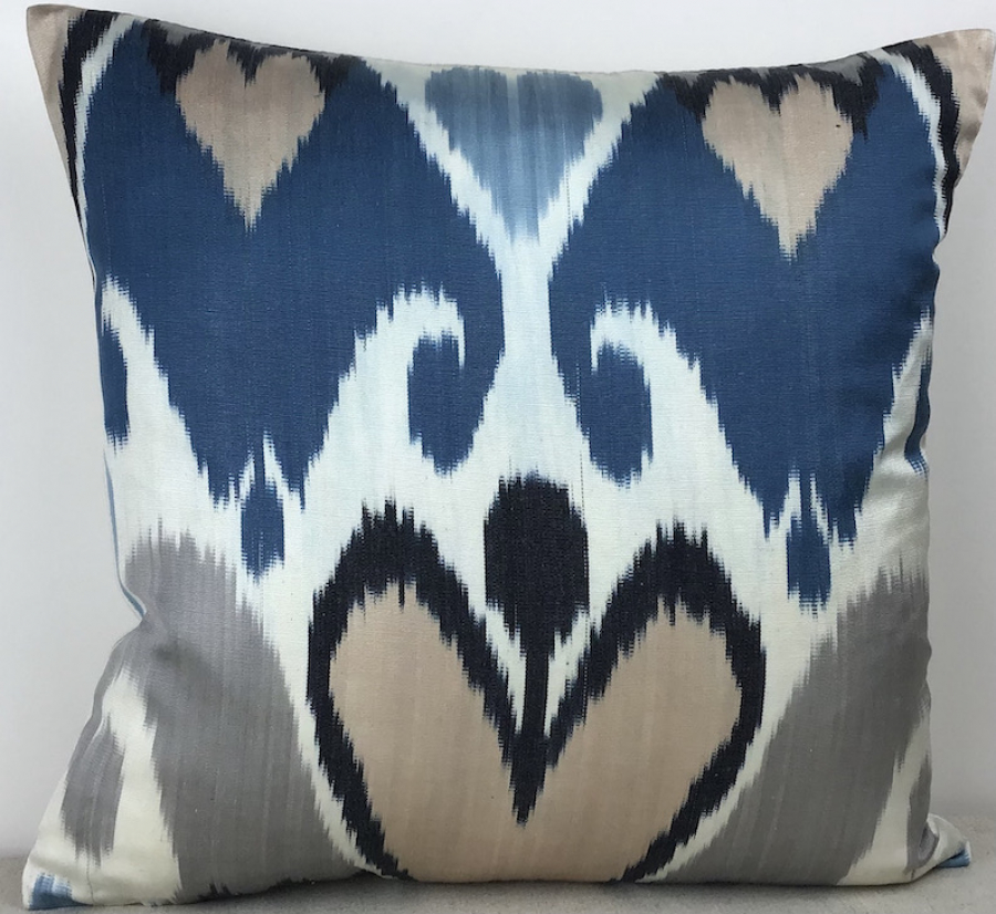 Ikat Pillow ( 40 x 40 cm )