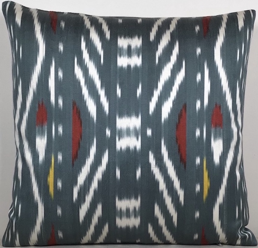 Ikat Pillow ( 40 x 40 cm )