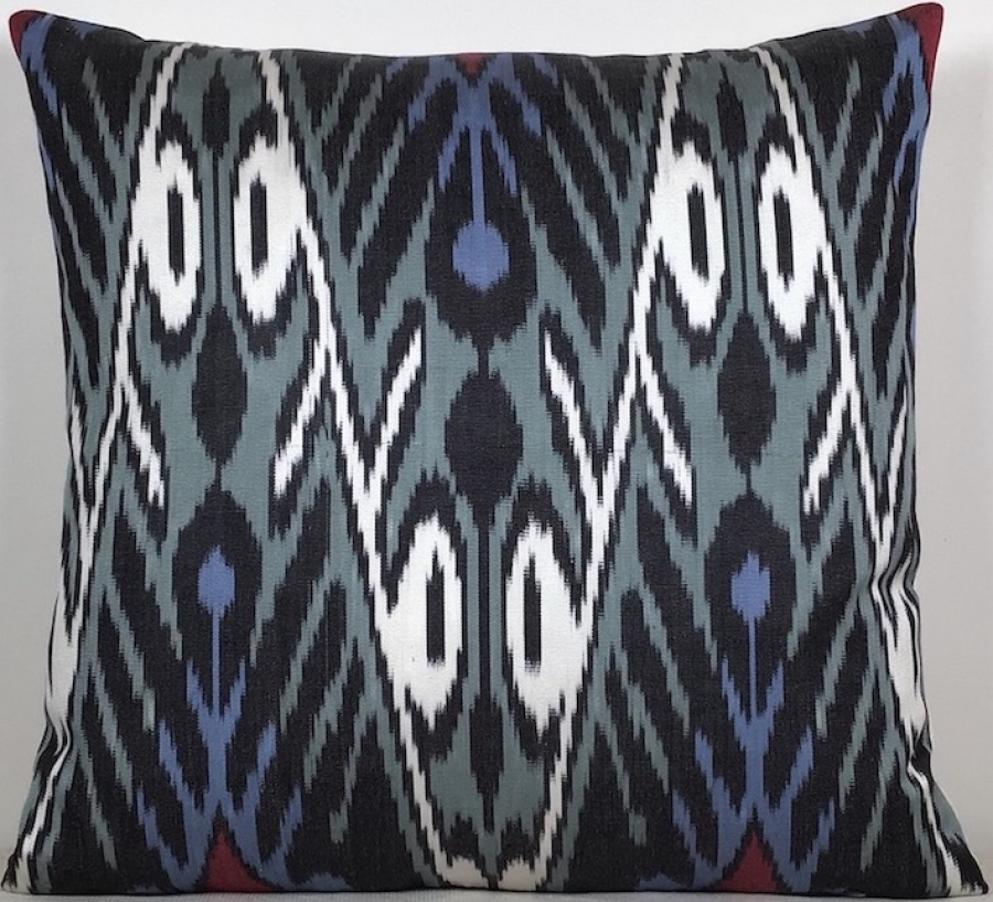 Ikat Pillow ( 40 x 40 cm )