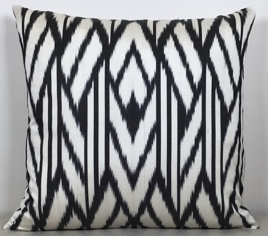 Ikat Pillow ( 40 x 40 cm )