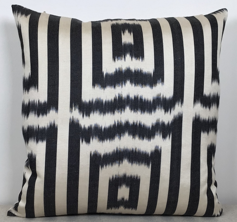 Ikat Pillow ( 40 x 40 cm )