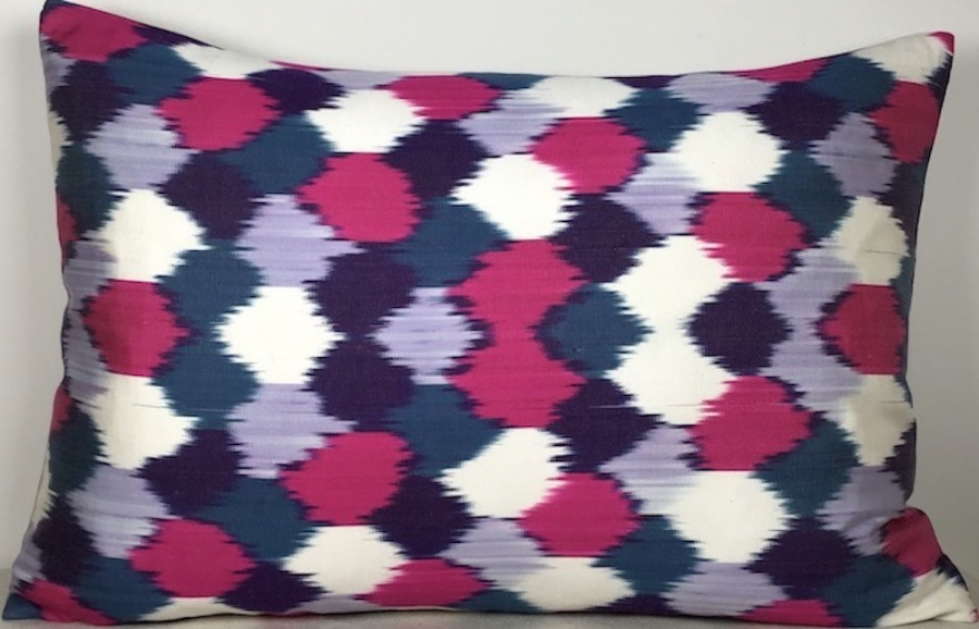 Ikat Pillow ( 40 x 60 cm )