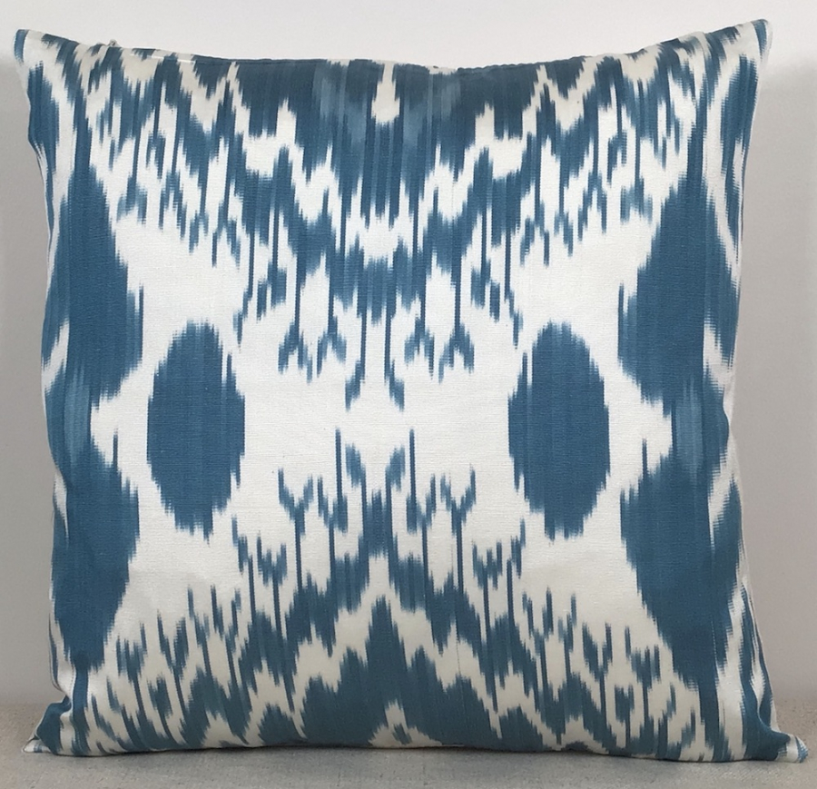 Ikat Pillow  ( 40 x 40 cm )