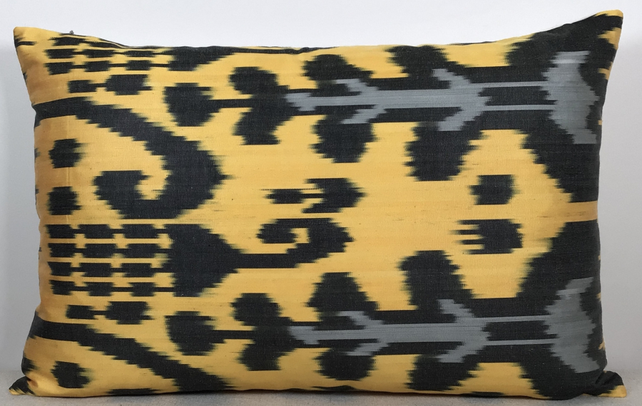 Ikat Pillow ( 40 x 60 cm )