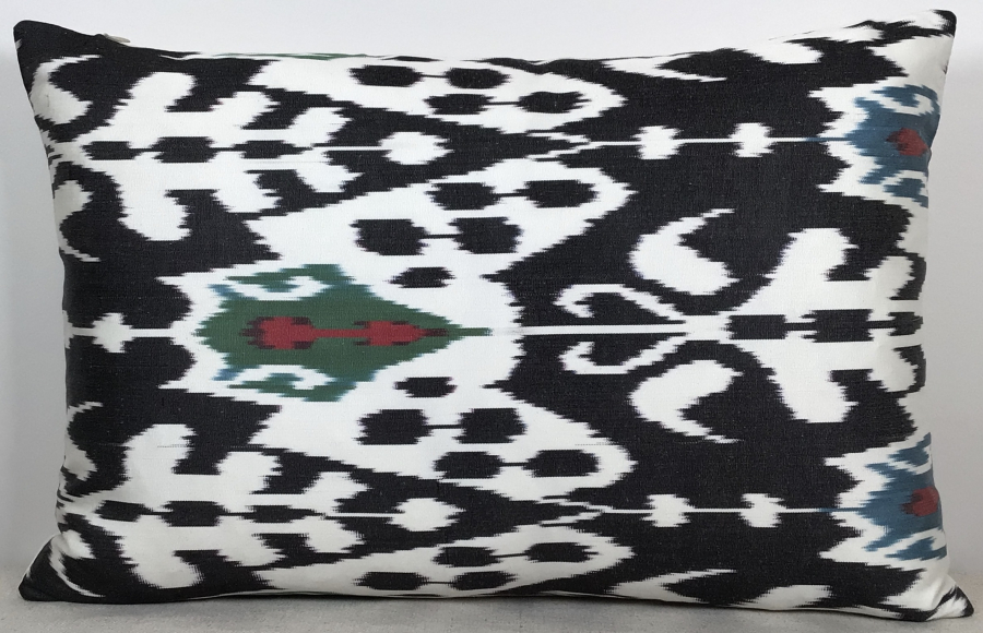 Ikat Pillow ( 40 x 60 cm )