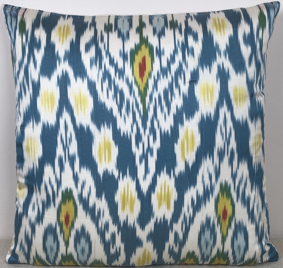 Ikat Pillow ( 40 x 40 cm )