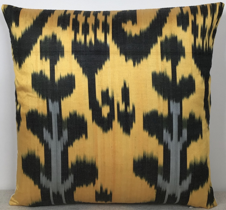 Ikat Pillow ( 40 x 40 cm )