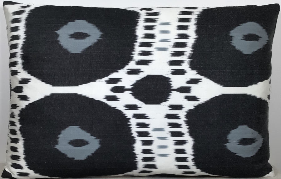 Ikat Pillow ( 40 x 60 cm )