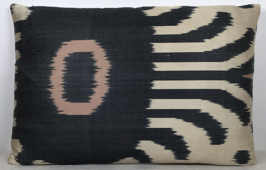 Ikat Pillow ( 40 x 60 cm )