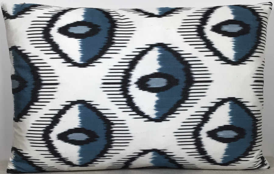 Ikat Pillow ( 40 x 60 cm )