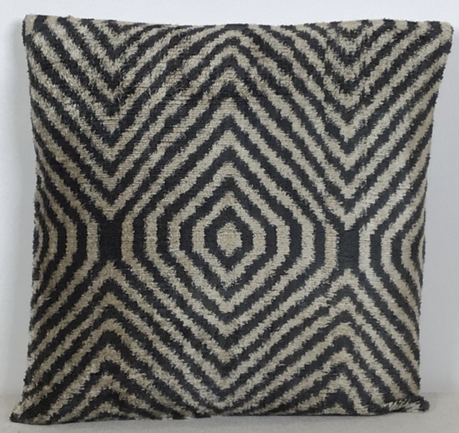 Velvet Pillow ( 40 x 40 cm )