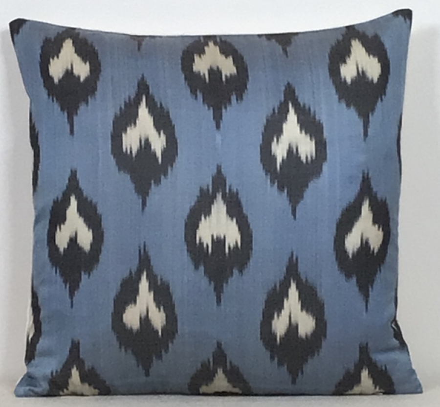 Ikat Pillow ( 40 x 40 cm )