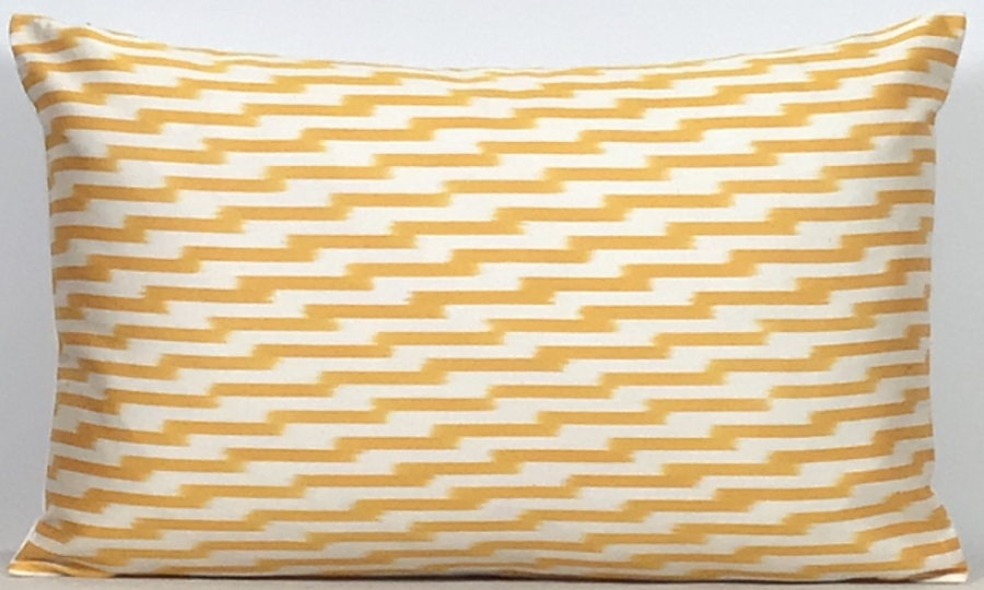 Ikat Pillow ( 40 x 60 cm )