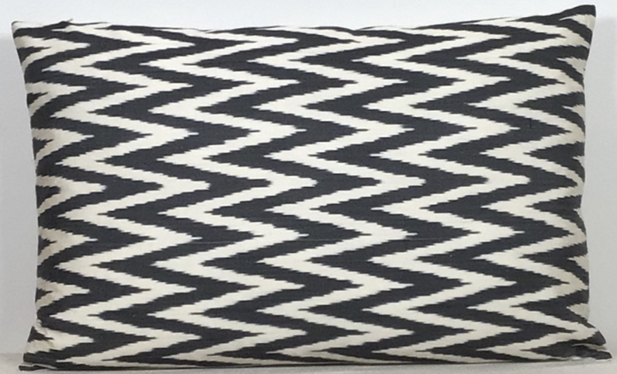 Ikat Pillow ( 40 x 60 cm )