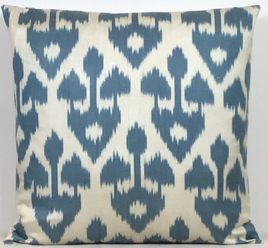 Ikat Pillow ( 50 x 50 cm ) 