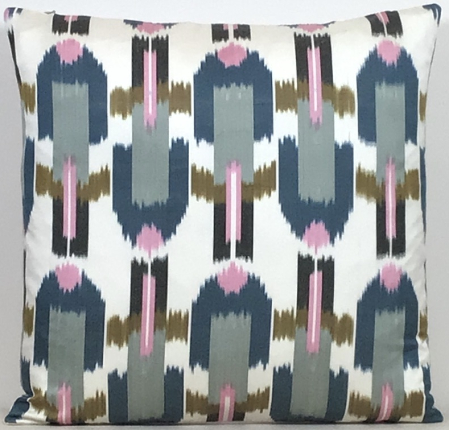 Ikat Pillow 50 x 50 cm ) 