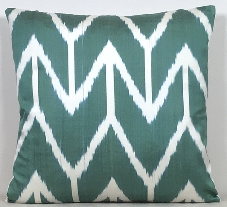 Ikat Pillow ( 40 x 40 cm )