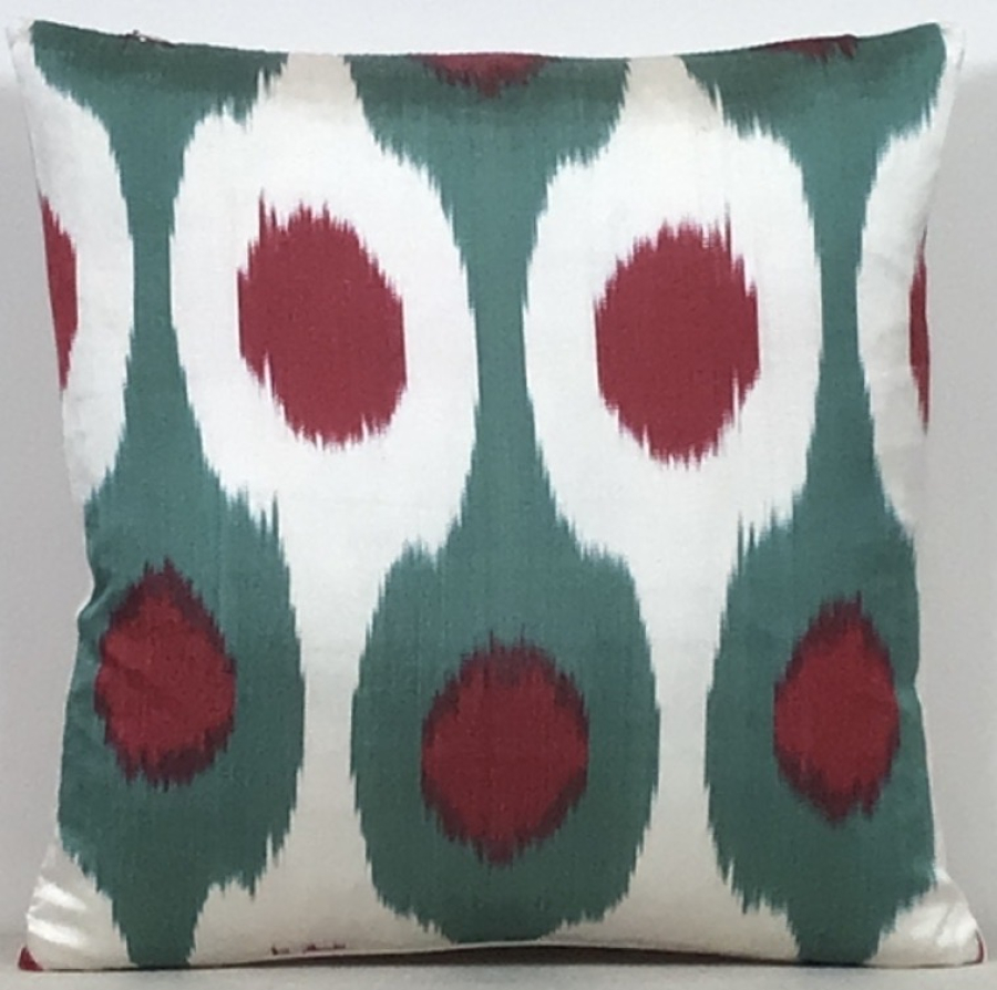 Ikat Pillow ( 40 x 40 cm )