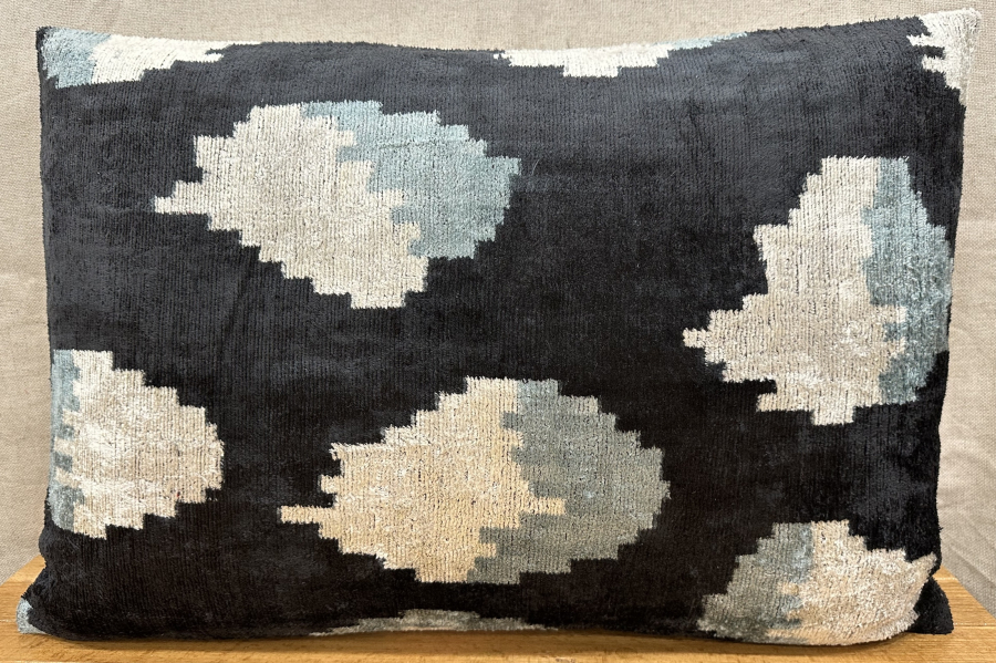 Velvet Pillow ( 40 x 60 cm )