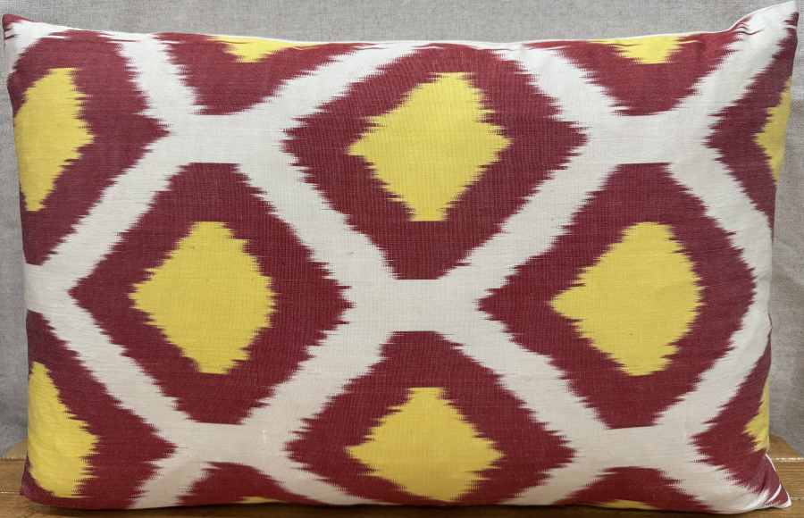 Ikat Pillow ( 40 x 60 cm )