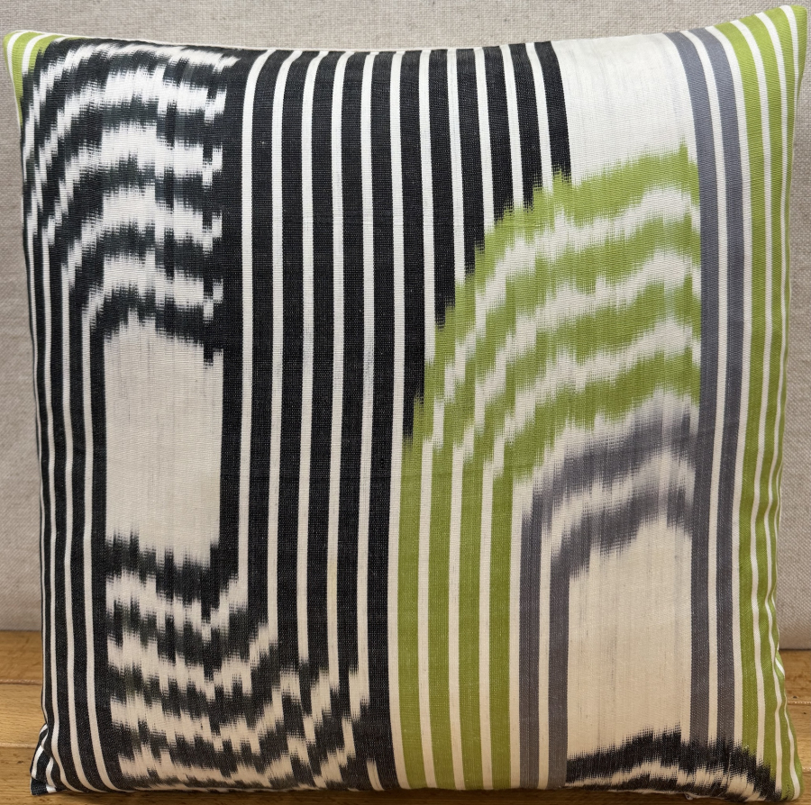Ikat Pillow ( 40 x 40 cm )