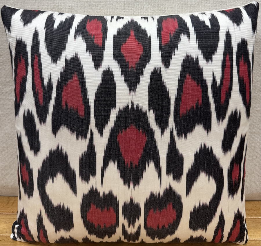Ikat Pillow ( 40 x 40 cm )