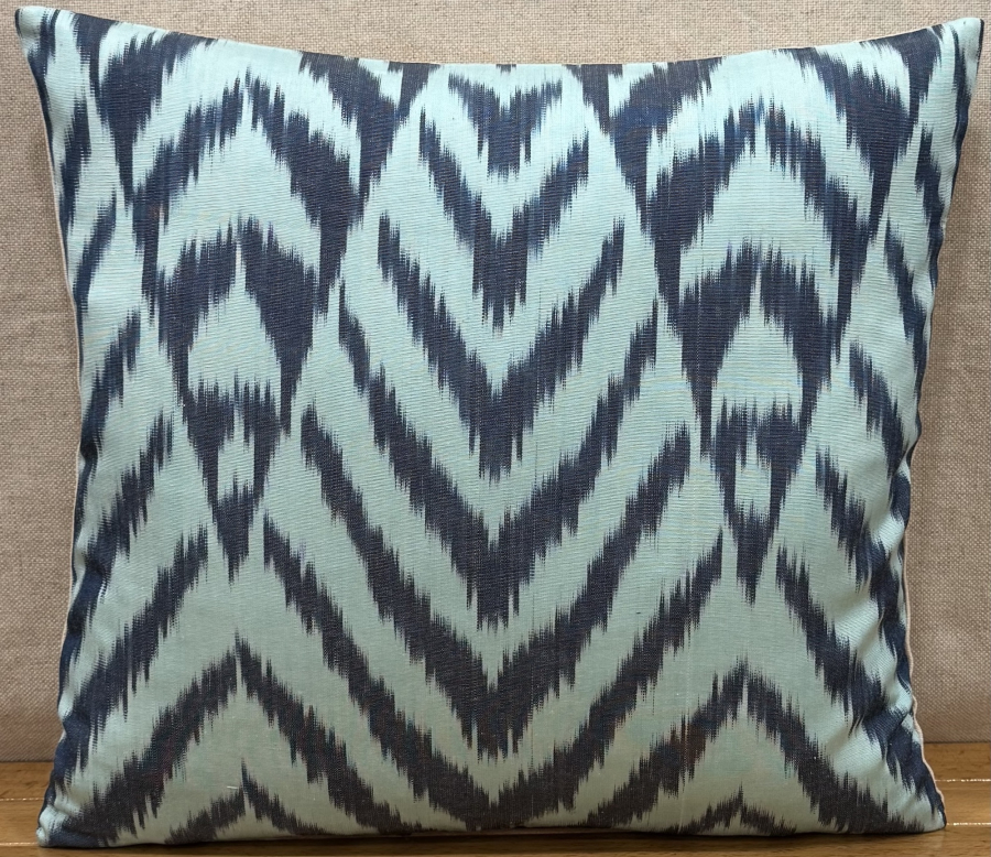 Ikat Pillow ( 40 x 40 cm )