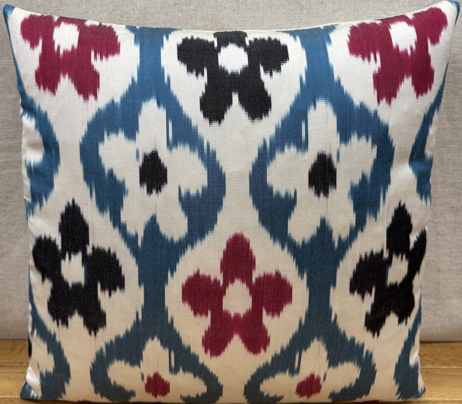 Ikat Pillow ( 40 x 40 cm )