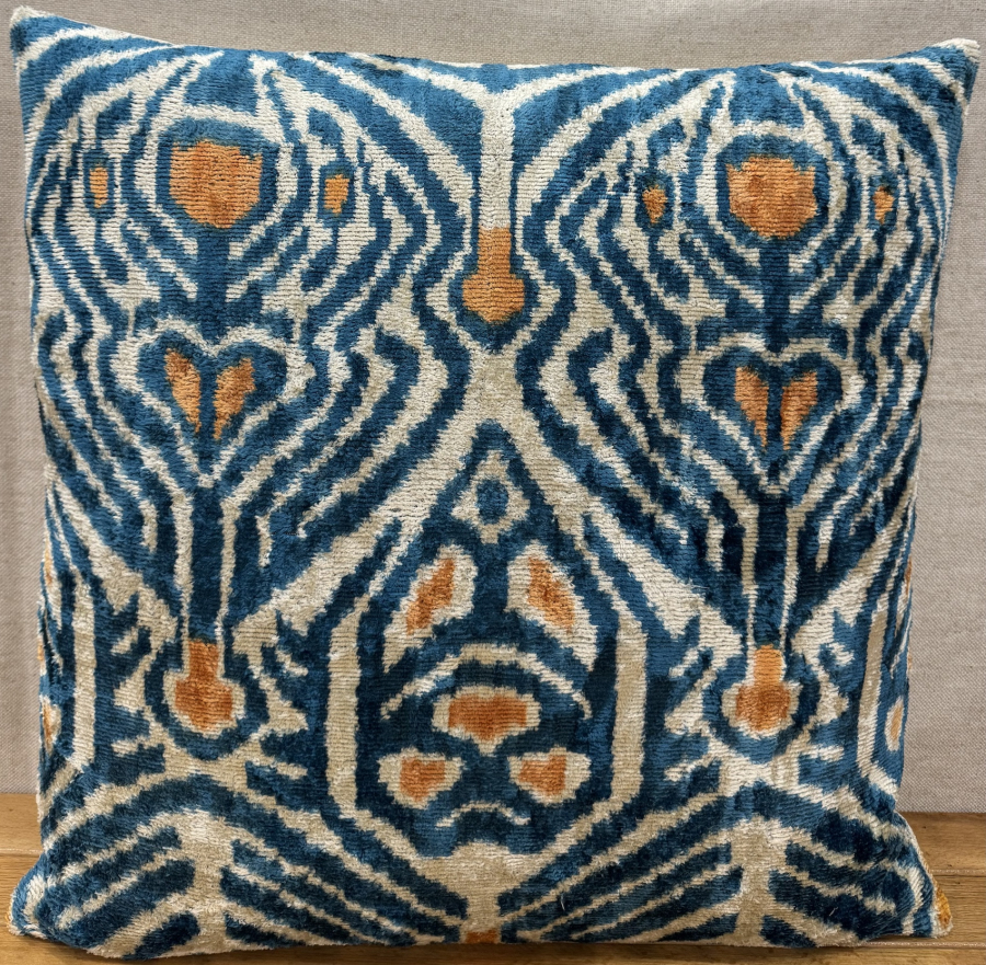 Velvet Pillow ( 50 x 50 cm )