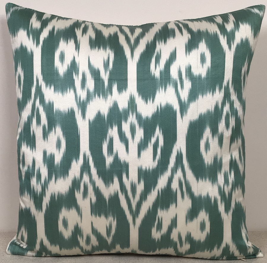 Ikat Pillow ( 40 x 40 cm )
