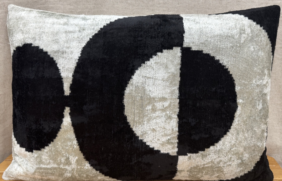 Velvet Pillow ( 40 x 60 cm )