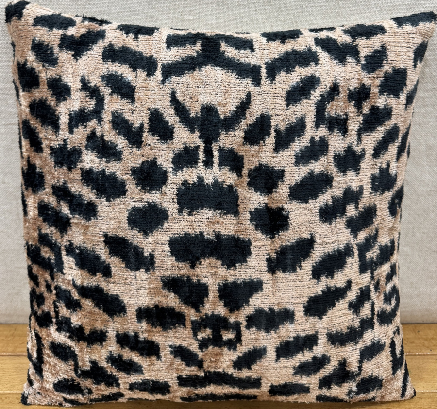 Velvet Pillow ( 40 x 40 cm )